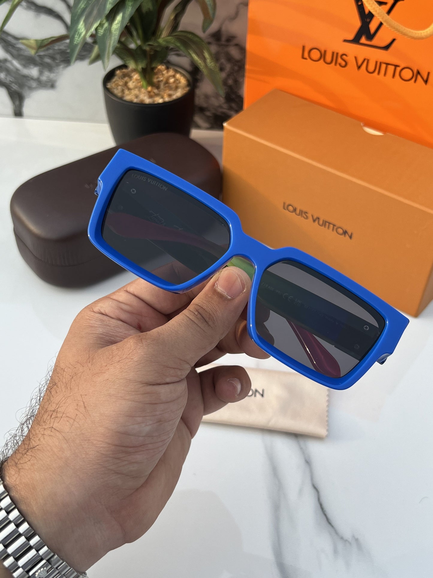 Louis_vuitton_millionaire_blueblack