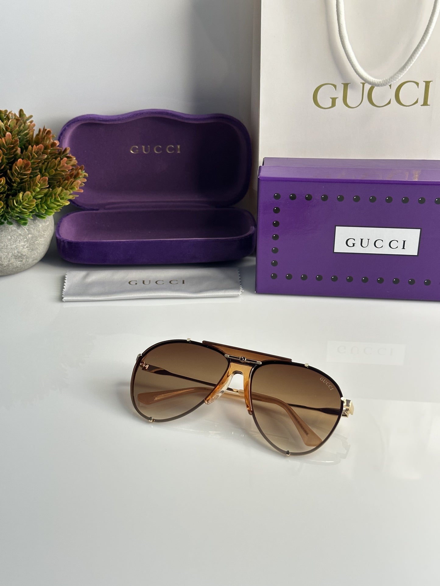 Gucci_2100_Gold_Brown