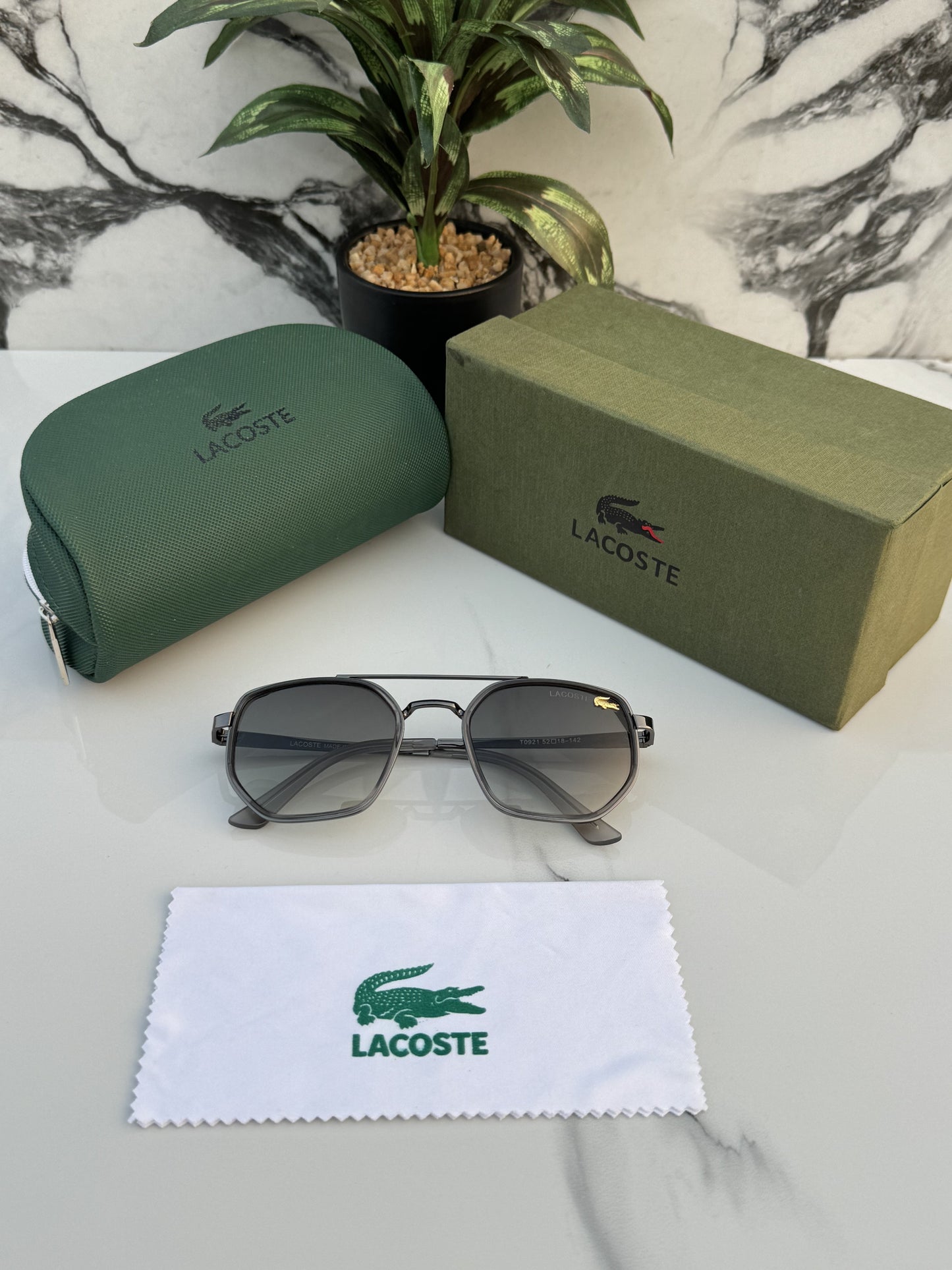 Lacoste_0921_mattgrey