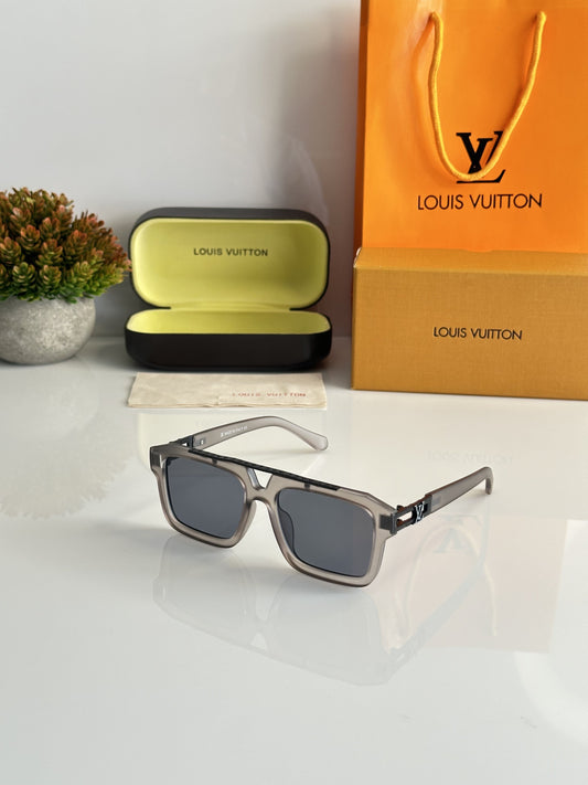 Louis_Vuitton_121_Grey