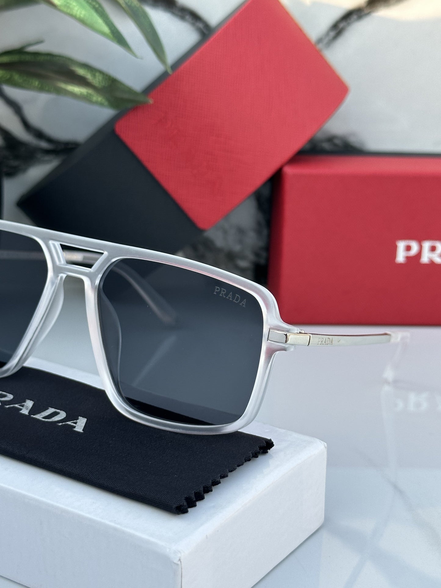 Prada_70_whiteblack