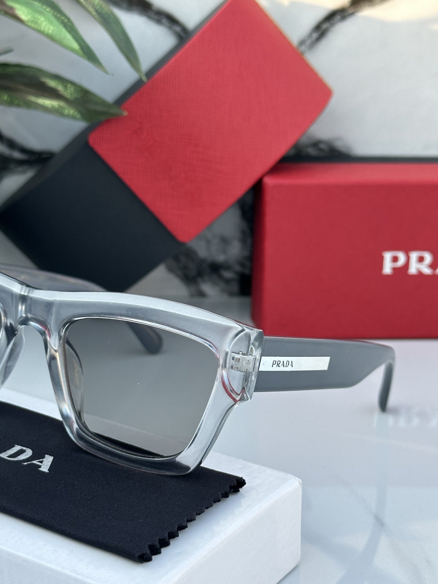 Prada_05_grey