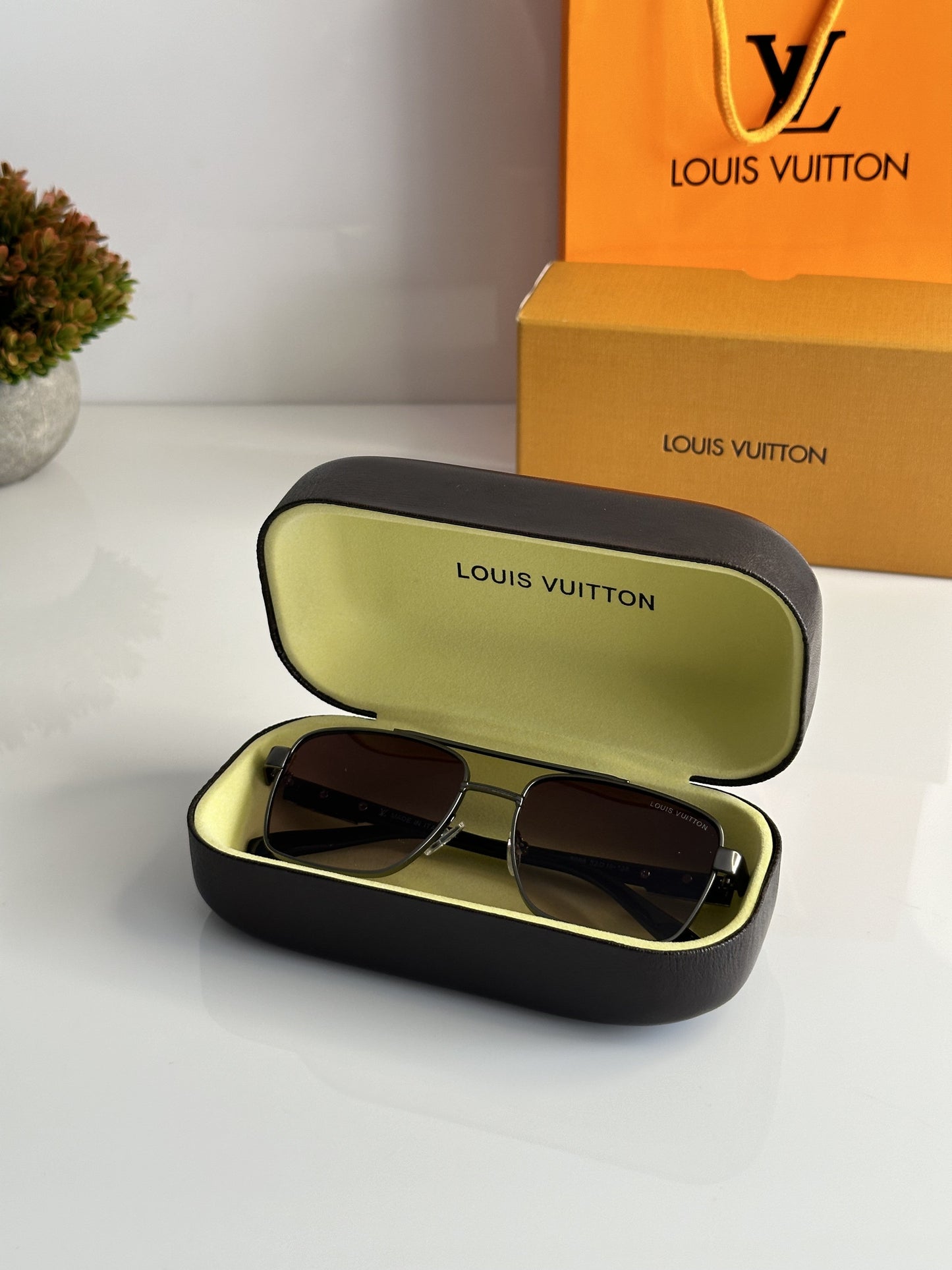 Louis Vuitton 5096 Gun Brown