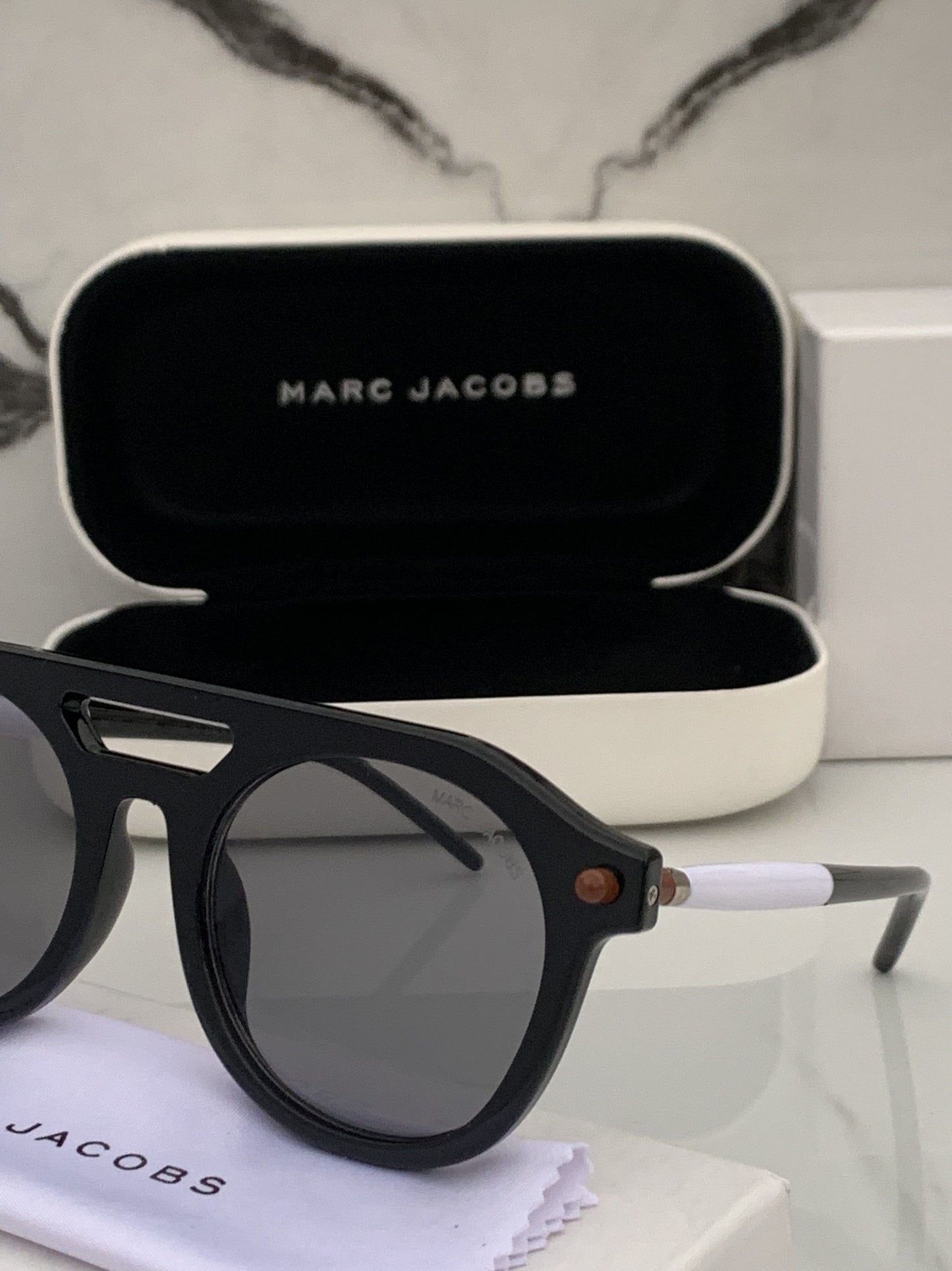 Marc jacobs kuboraum 8831 black white