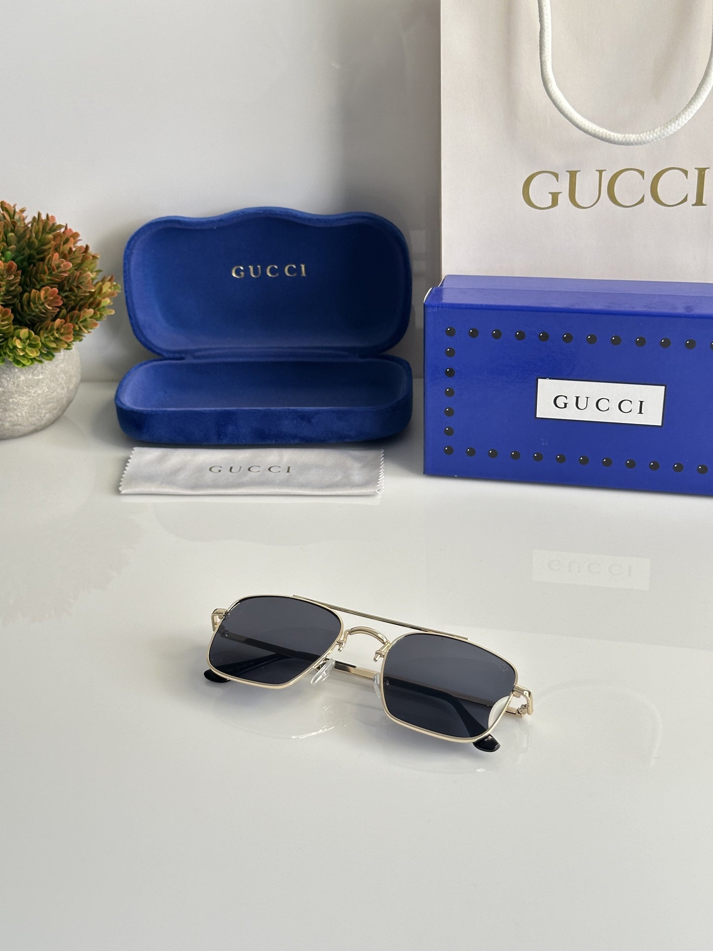 GUCCI 8881 gold black