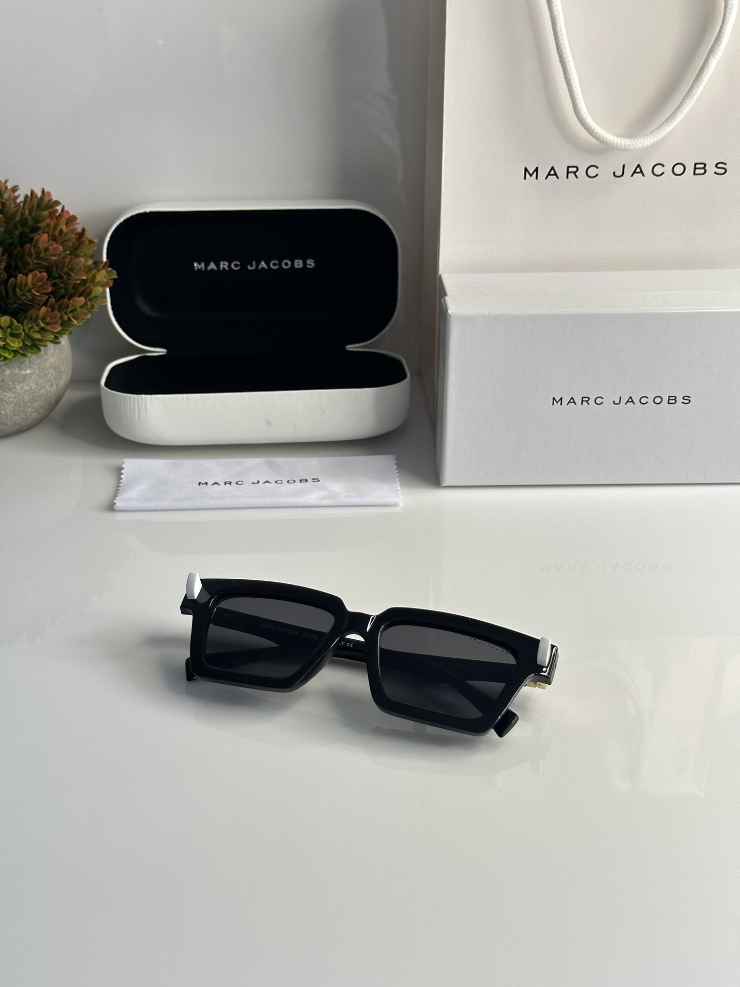 Marc Jacobs 8777 Black