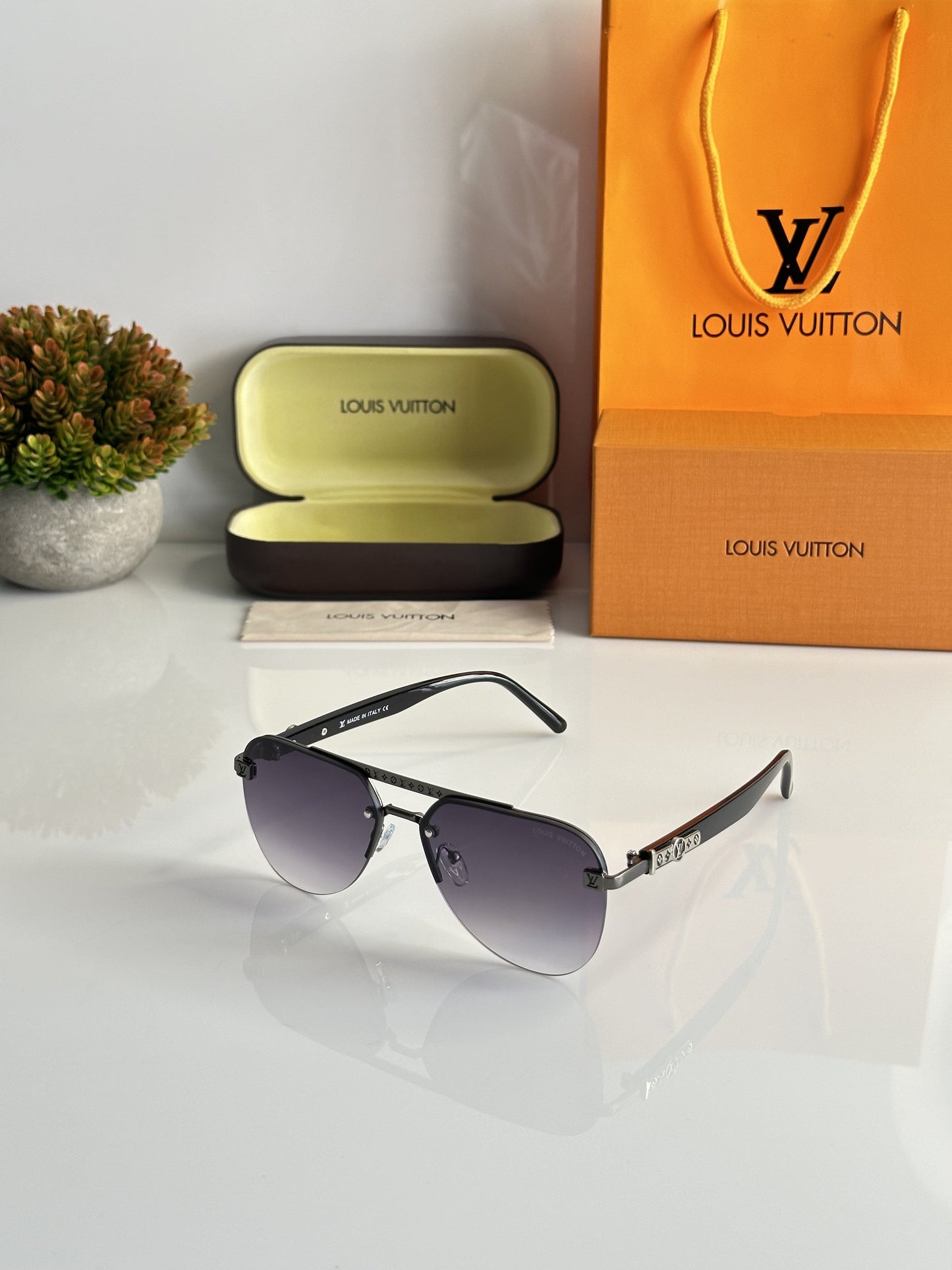 Louis Vuitton 5115 Gun Black