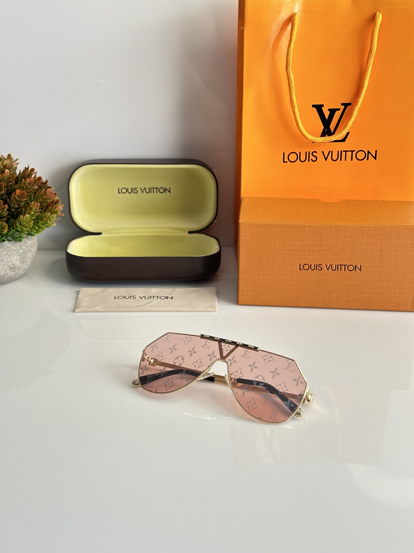 Louis_Vuitton_371_Printed_Gold_Pink