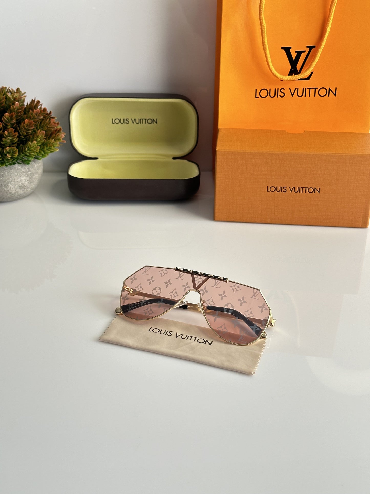 Louis_Vuitton_371_Printed_Gold_Pink