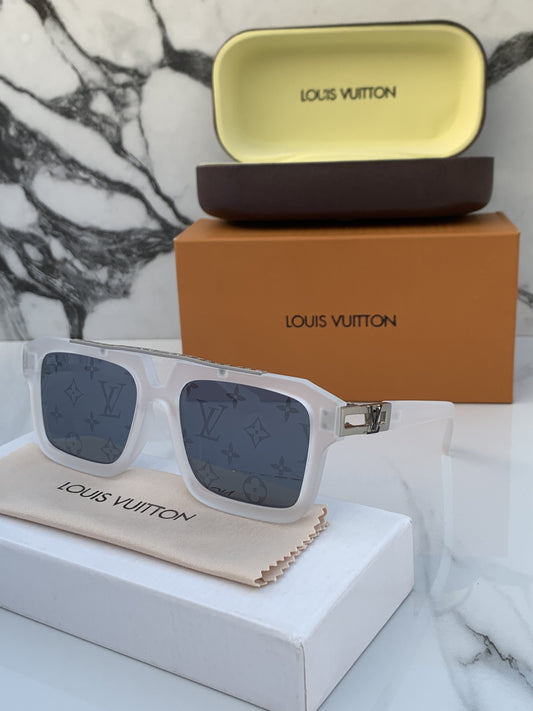 Louis_Vuitton_8817_whitesilver