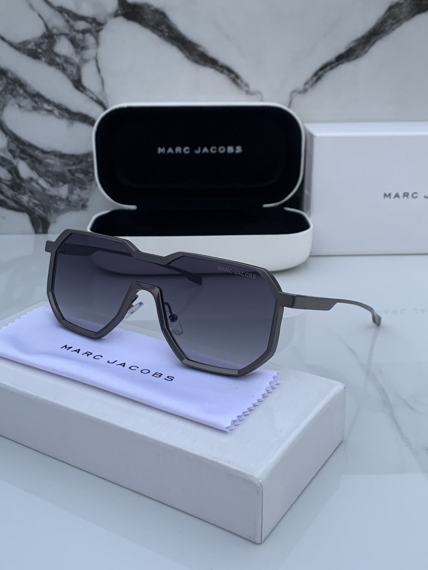 Marc jacobs 98145 gun black shaded