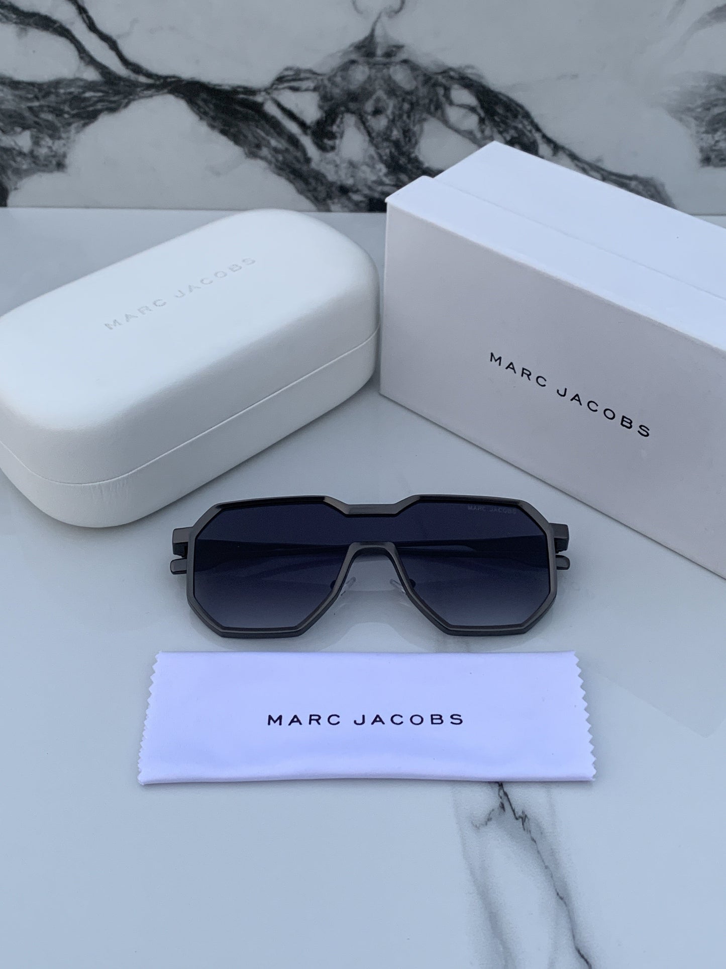 Marc jacobs 98145 gun black shaded