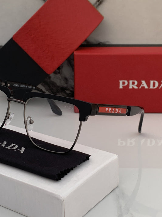 Prada_club_black_plano