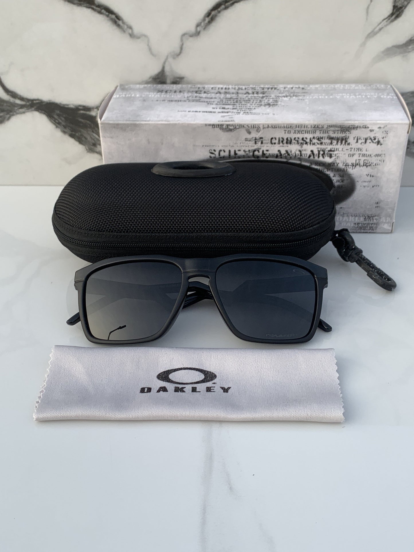 Oakley_83116_fullblack