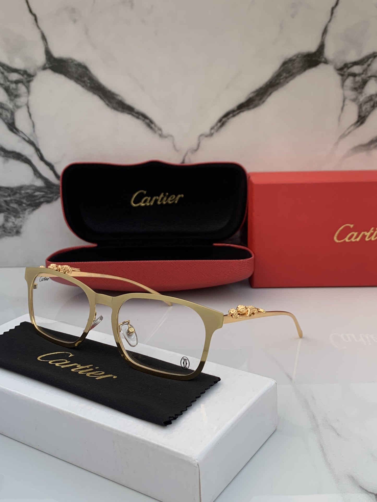 Cartier_panther_gold_plano