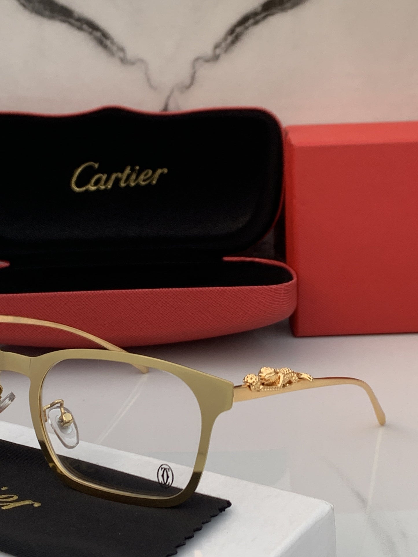 Cartier_panther_gold_plano